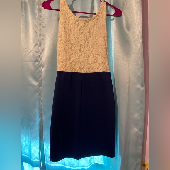 Urban Rose dress pencil skirt with low cut back - Picture 3 of 7